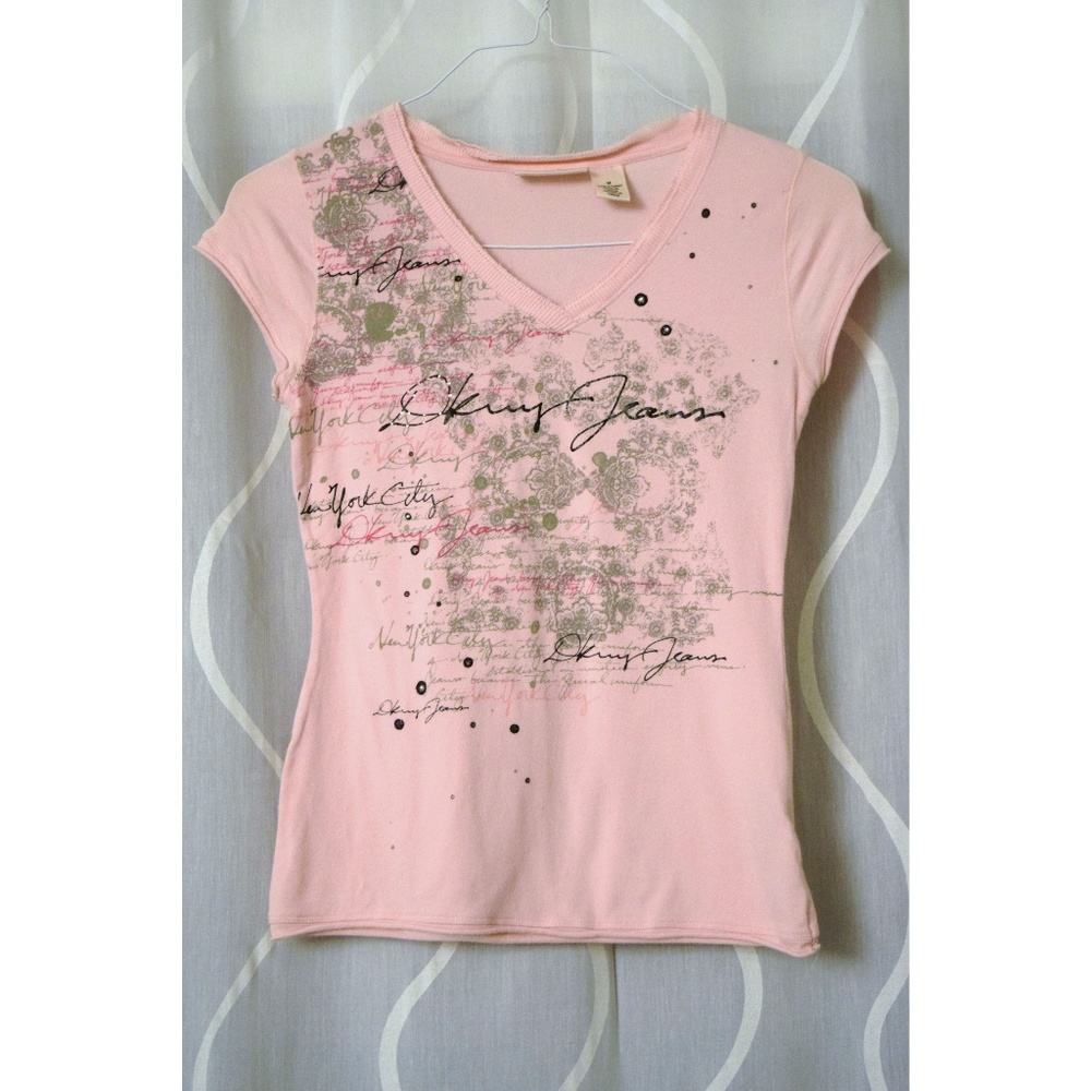 DKNY Light Pink Logo V-neck Short Sleeve T-shirt | Size M